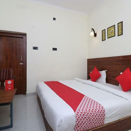 Oyo 28212 High Court View Hotel Allāhābād Junction Buitenkant foto