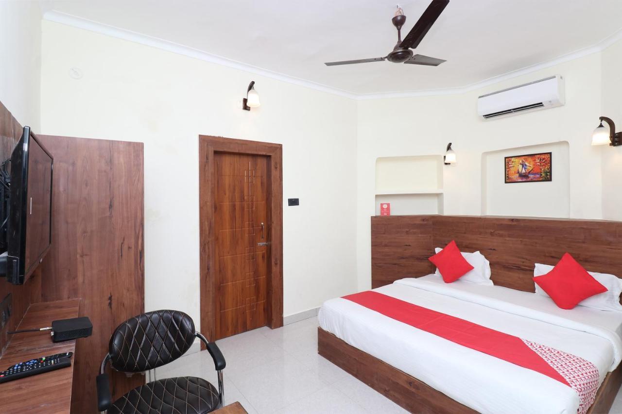 Oyo 28212 High Court View Hotel Allāhābād Junction Buitenkant foto