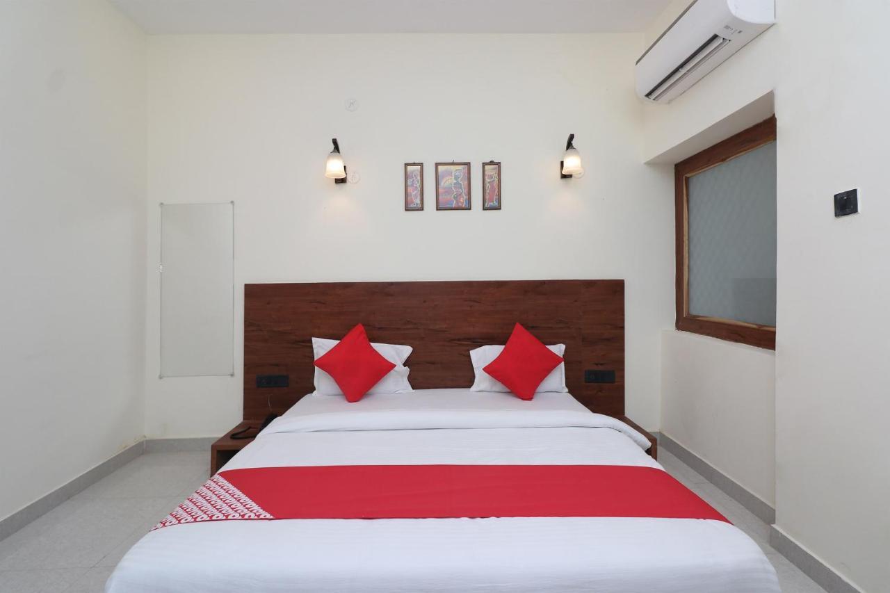 Oyo 28212 High Court View Hotel Allāhābād Junction Buitenkant foto